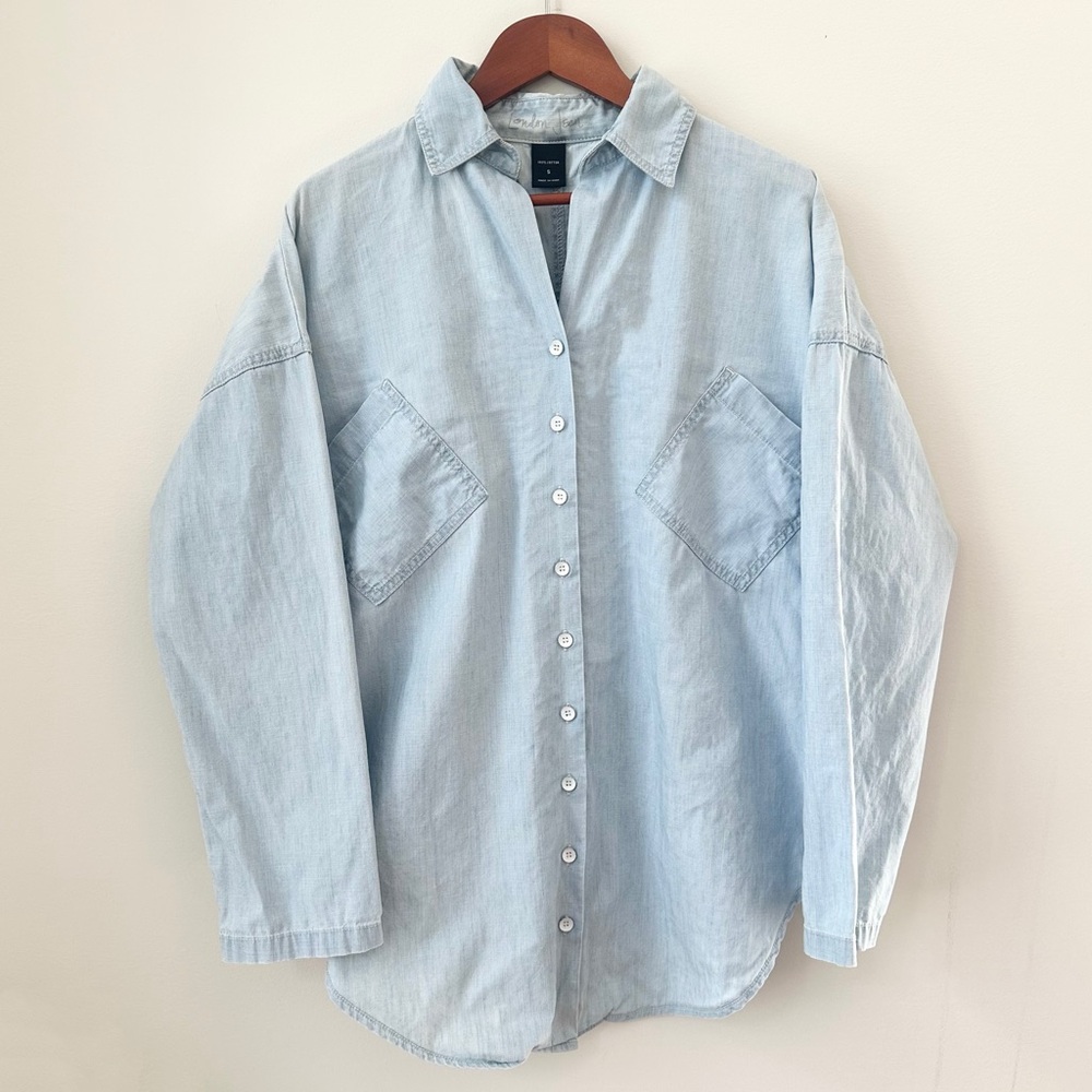 VICTORIA’S SECRET | “LONDON JEAN” RELAXED COMFY DENIM BUTTON UP SHIRT LIGHTWASH